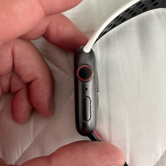 Apple Watch Series 6 with bands - Picture 5 of 5